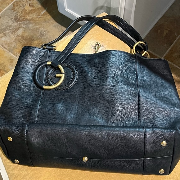 Gucci medium black leather shoulder bag. - Picture 5 of 15